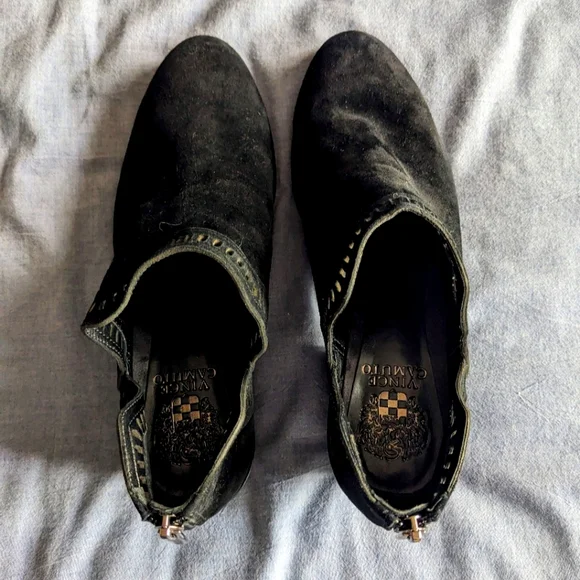 Black Vince Camuto booties. Sz 8.5. Suede like fabric. Gently worn. - Picture 6 of 7